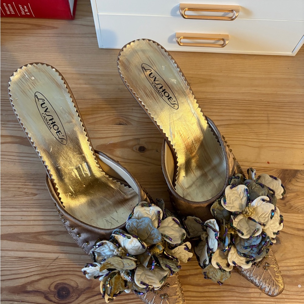 Luv Shoes Canada Floral Embellished Brown Slip-On Heels Size 7